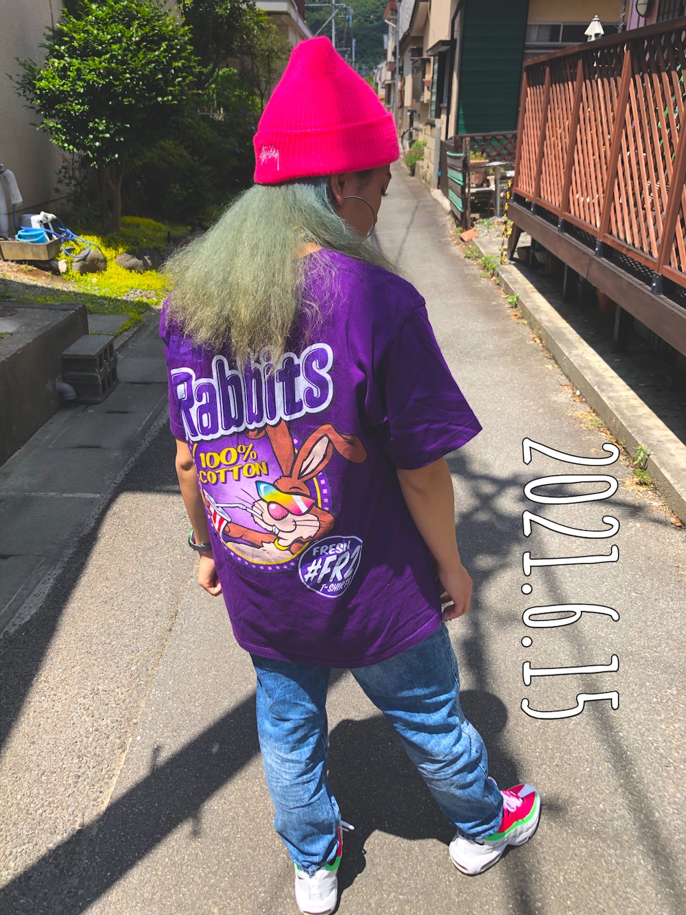「summer、ストリート、デニム、ピンク、紫、FR2、stussy、NIKE」｜「FR2のアイテム（Tシャツ/カットソー、パープル系）」を使った、M.さん（レディース・153cm）の夏コーディネートの1枚目の写真