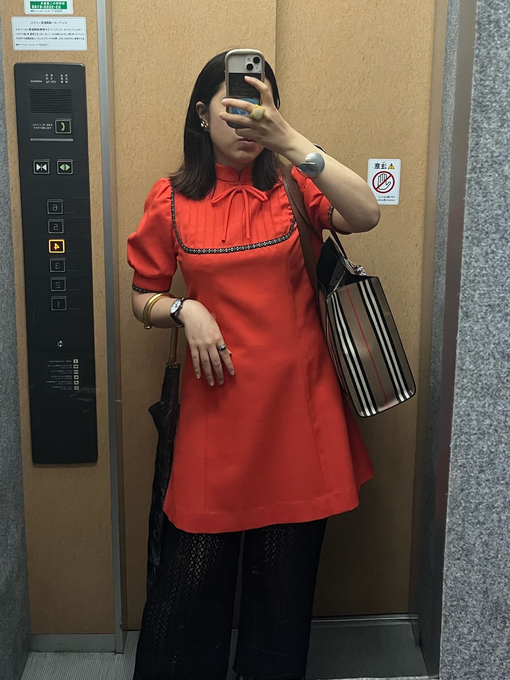 「古着、vintage、60’s、70's、夏コーデ」｜「古着のアイテム（ワンピース、オレンジ系）」を使った、nkさん（レディース・157cm）の春コーディネートの1枚目の写真