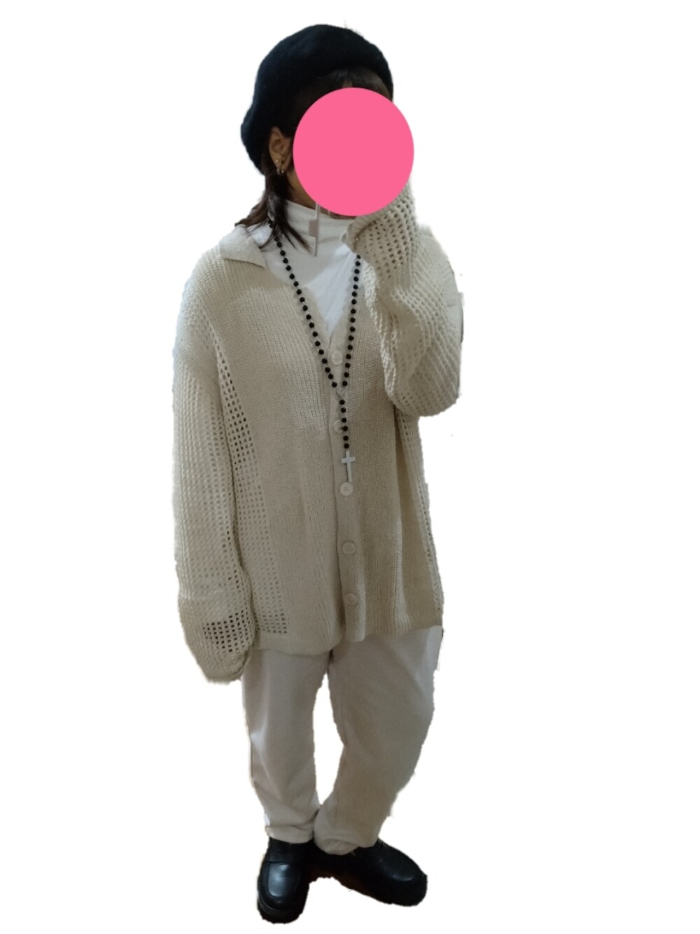 「シロクロコーデ、ベレー帽 黒、白ハイネック」｜「しまむらのアイテム（その他パンツ、ホワイト系）」を使った、T.A さん（レディース・149cm）の冬コーディネートの1枚目の写真