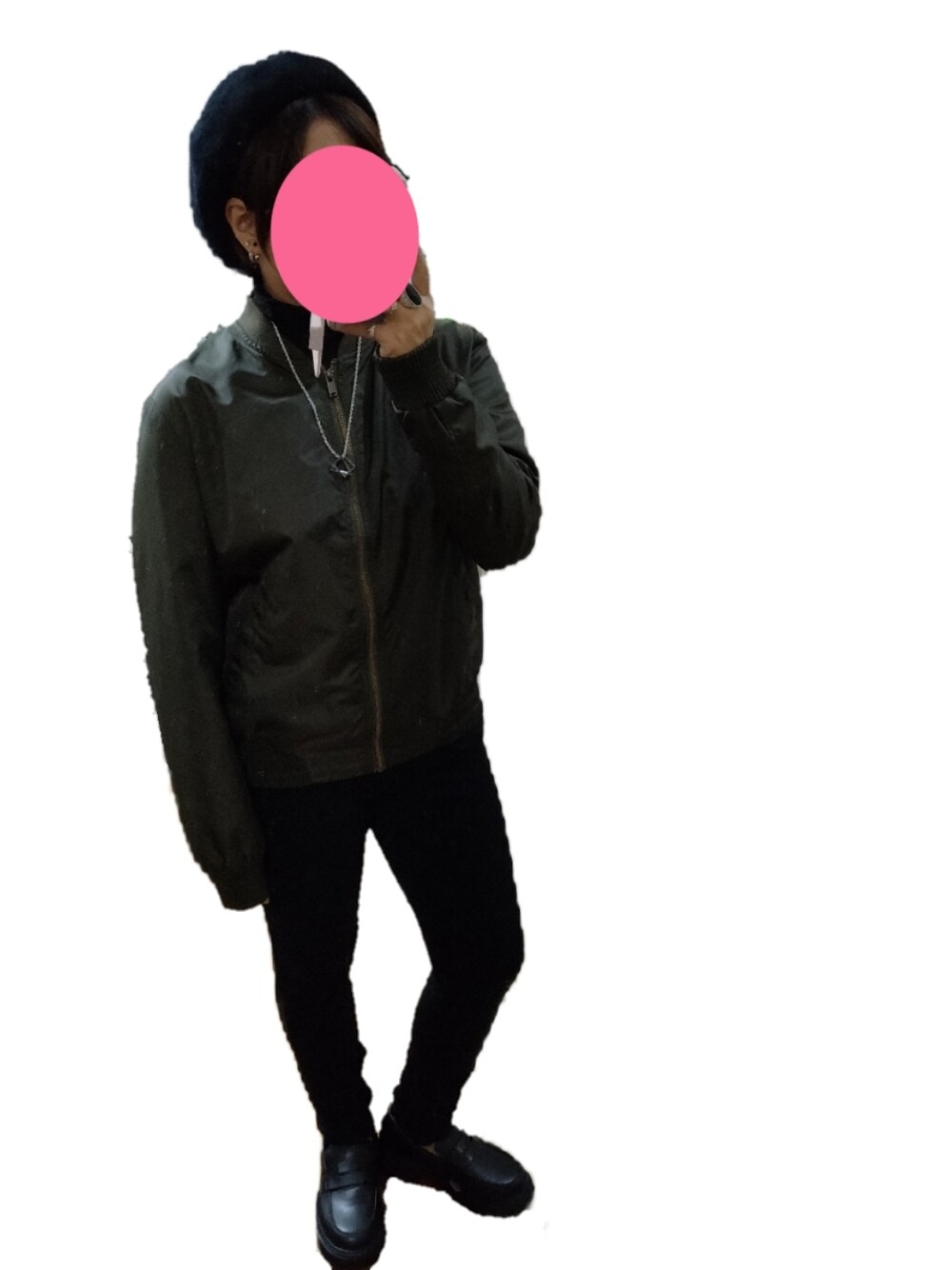 「黒ベレー帽、ベレー帽コーデ、黒×カーキ、黒タートル」｜「UNIQLOのアイテム（その他パンツ、ブラック系）」を使った、T.A さん（レディース・149cm）の冬コーディネートの1枚目の写真