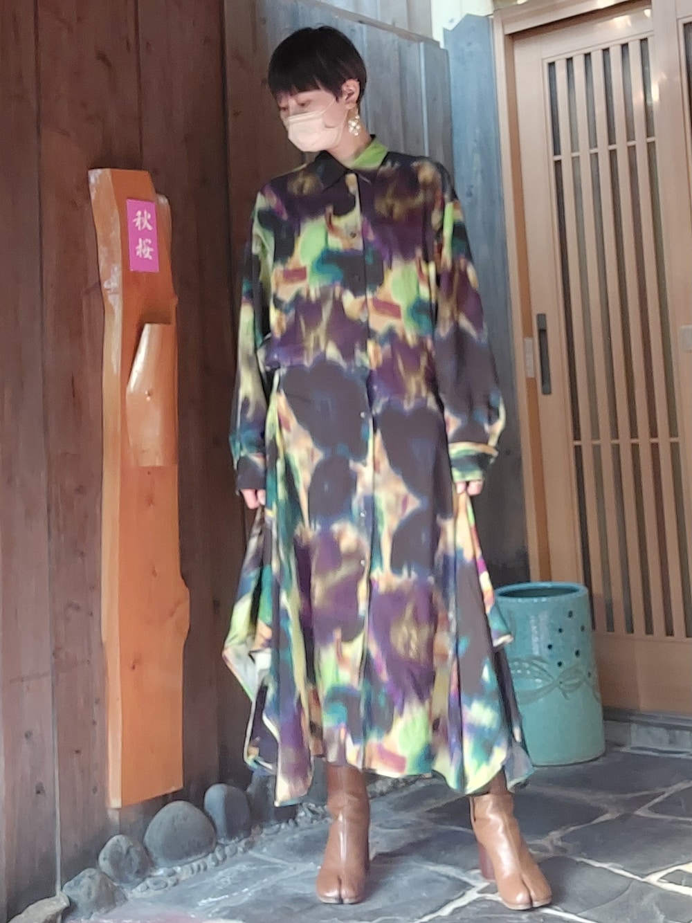 「オトナ女子、カラーコーデ、ドリスヴァンノッテン、柄ワンピース、足袋ブーツ」｜「DRIES VAN NOTENのアイテム（ワンピース/ドレス、ブルー系）」を使った、shi-44さん（レディース・165cm）の春コーディネートの1枚目の写真