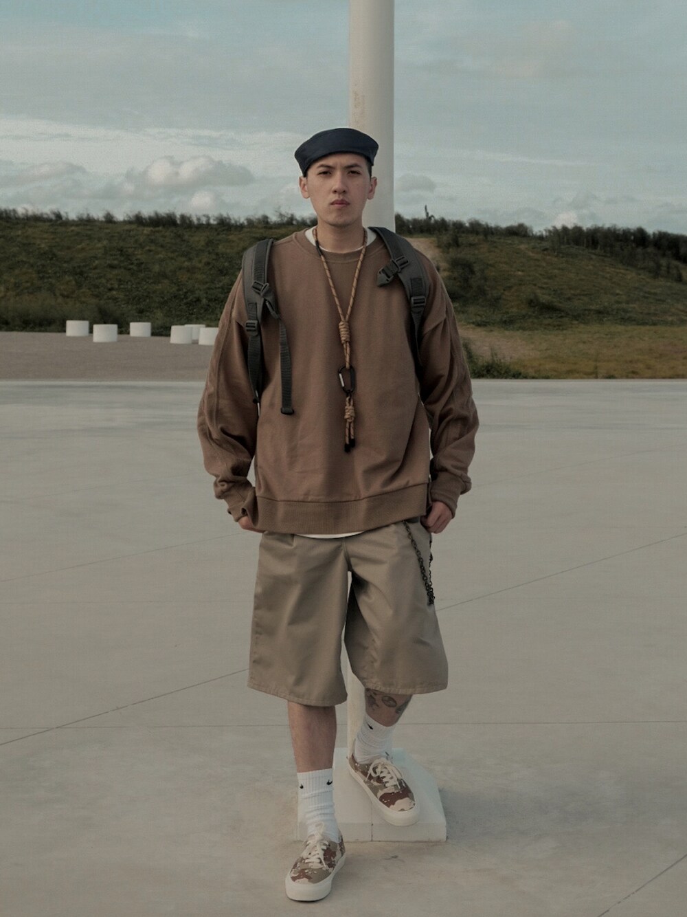 「ootd、復古、oversize、outdoor、outfit、VANS、古着MIX」｜「topbasicsのアイテム（トップス、ブラウン系）」を使った、LWJさん（メンズ・177cm）の秋コーディネートの1枚目の写真