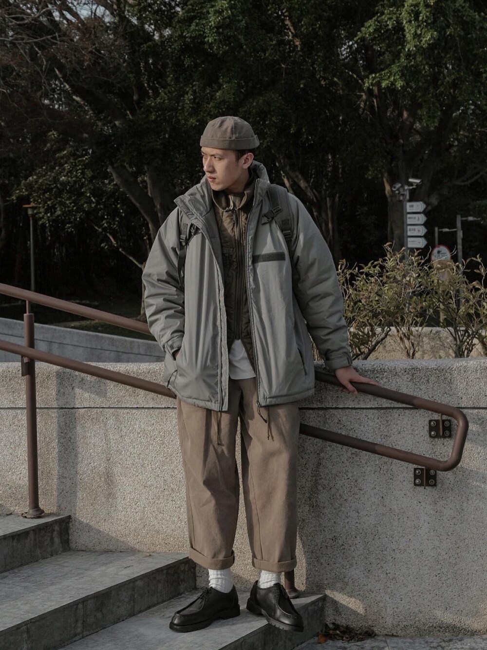 「日系極簡、ootd、oversize、古着MIX、街頭穿搭、コート、コンバース」｜「coenのアイテム（ジャケット/アウター、グレー系）」を使った、LWJさん（メンズ・177cm）の冬コーディネートの1枚目の写真