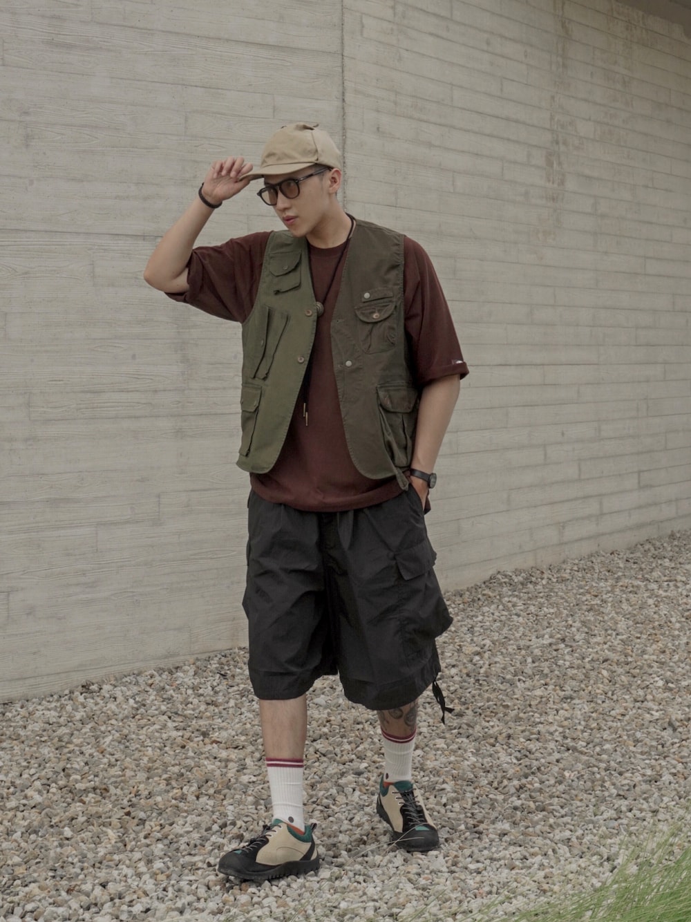 「ootd、街頭穿搭、休閒、夏コーデ、oversize、city、工裝褲」｜「topbasicsのアイテム（パンツ、ブラック系）」を使った、LWJさん（メンズ・177cm）の夏コーディネートの1枚目の写真