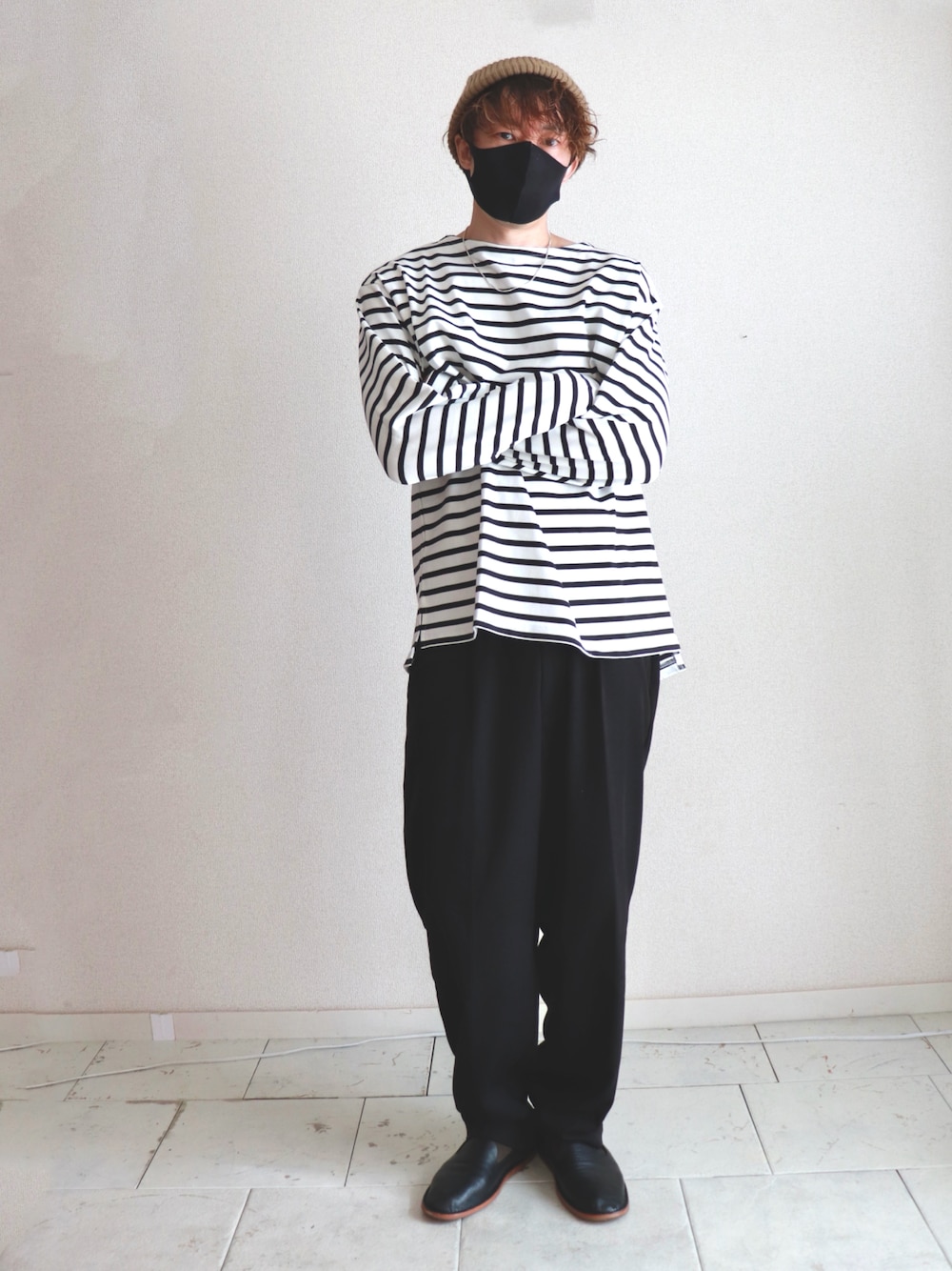 「ハレ(HARE)、オトナカジュアル、おしゃれさんと繋がりたい、シンプルコーデ、シンプル、服好きな人と繋がりたい、ユナイテッドアローズ(UNITED ARROWS)、古着好きな人と繋がりたい、ラコレ、ボーダー、ゆるコーデ、ニット帽、レザーシューズ、レザー、レイヤードスタイル」｜「LAKOLEのアイテム（チノパンツ、ブラック系）」を使った、ゆたさん（メンズ・178cm）の秋コーディネートの1枚目の写真
