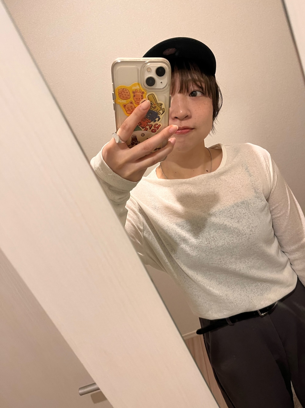 「やっぱり帽子が好き、mystic」｜「Rakutenのアイテム（Tシャツ/カットソー、ホワイト系）」を使った、rikoさん（レディース・156cm）の春コーディネートの1枚目の写真