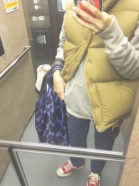 「アイテム（ダウンベスト、ブラウン系）」を使った、miiiさん（レディース・154cm）の秋コーディネート