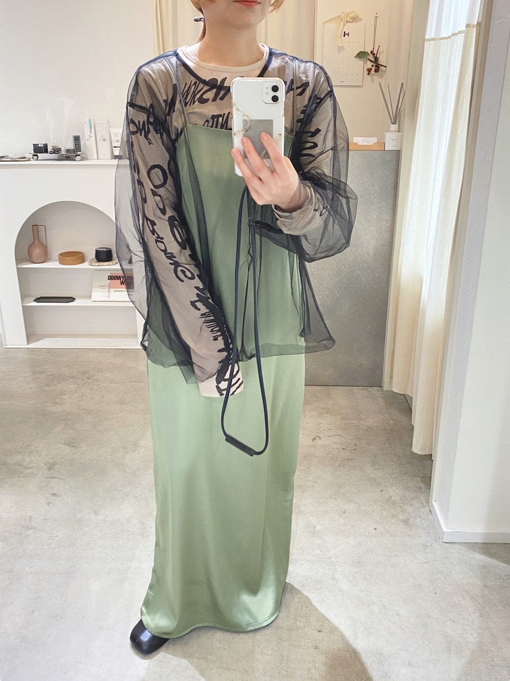 Fastener slit satin dress/ファスナースリットサテンドレスを使った