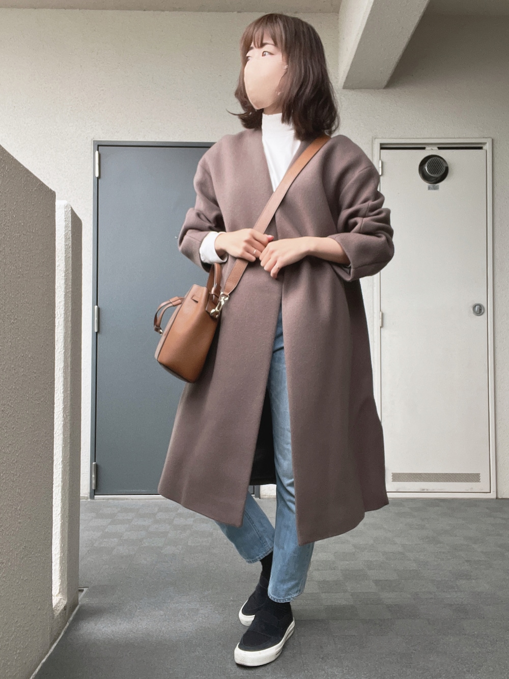 「休日コーデ、休日スタイル、冬コーデ、グリーンレーベル リラクシング、スニーカー、スニーカーコーデ、デニム」｜「CONVERSEのCONVERSE コンバース シェブロン＆スター ローファー SK / CS LOFR SK (BLACK) 34200210（スリッポン、ブラック系）」を使った、toommypeco5さん（骨格ストレート・レディース・165cm）の冬コーディネートの1枚目の写真
