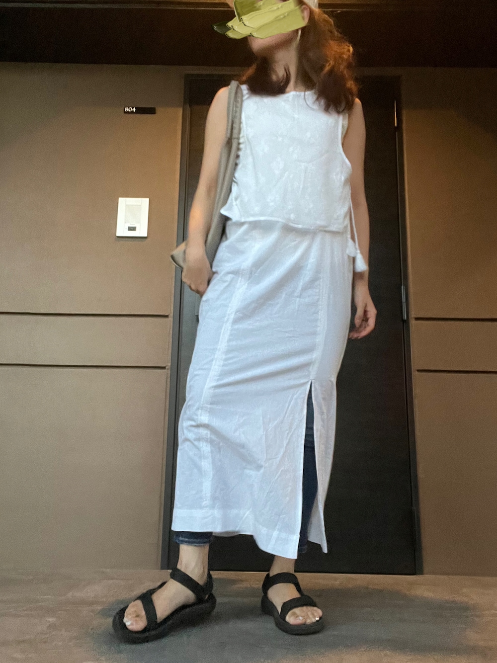 「シンプルスタイル、お出かけコーデ、休日スタイル、休日コーデ、オトナ女子、オトナカワイイ、カジュアル、大人ガーリー」｜「TevaのTeva / ハリケーン XLT2（サンダル、ブラック系）」を使った、toommypeco5さん（骨格ストレート・レディース・165cm）の秋コーディネートの1枚目の写真
