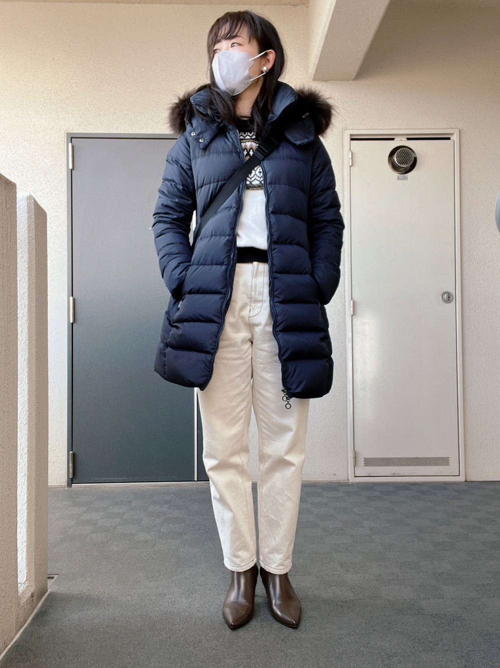「カジュアルコーデ、オトナカジュアル、休日スタイル、休日コーデ、白パンツ、タトラス、TATRAS、冬コーデ、タトラスあったけー」｜「ODETTE E ODILEの【WEB限定】O サイドカット ショートブーツ55●↑（ブーツ、ブラウン系）」を使った、toommypeco5さん（レディース・165cm）の冬コーディネートの1枚目の写真