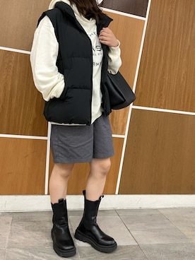 「GU（ジーユー）のアイテム（ダウンベスト、ブラック系）」を使った、華さん（レディース・157cm）の秋コーディネート