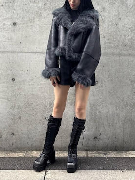 「アイテム（ムートンコート）」を使った、久保田明日美さん（レディース・165cm）の夏コーディネート