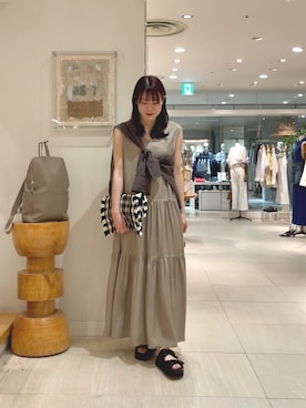 「GALLARDAGALANTE（ガリャルダガランテ）のティアードノースリワンピース（ワンピース、ベージュ系）」を使った、gg_nagomiさん（レディース・161cm）の春コーディネート