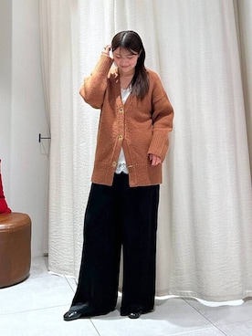 「BABYLONE（バビロン）のVネックチャームカーディガン（カーディガン/ボレロ、イエロー系）」を使った、あおのさん（レディース・164cm）の秋コーディネート