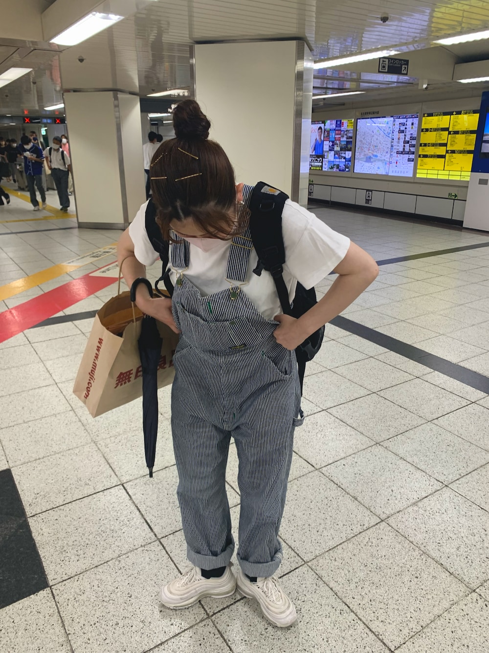 「夏、お洒落さんとつながりたい、オーバーオール、ストライプ、青、白Tシャツ、青×白、ナイキ」｜「LeeのLee/リー【定番人気＆ベストセラー】DUNGAREES オーバーオール サロペット（サロペット/オーバーオール、ブルー系）」を使った、ym.さん（レディース・158cm）の夏コーディネートの1枚目の写真