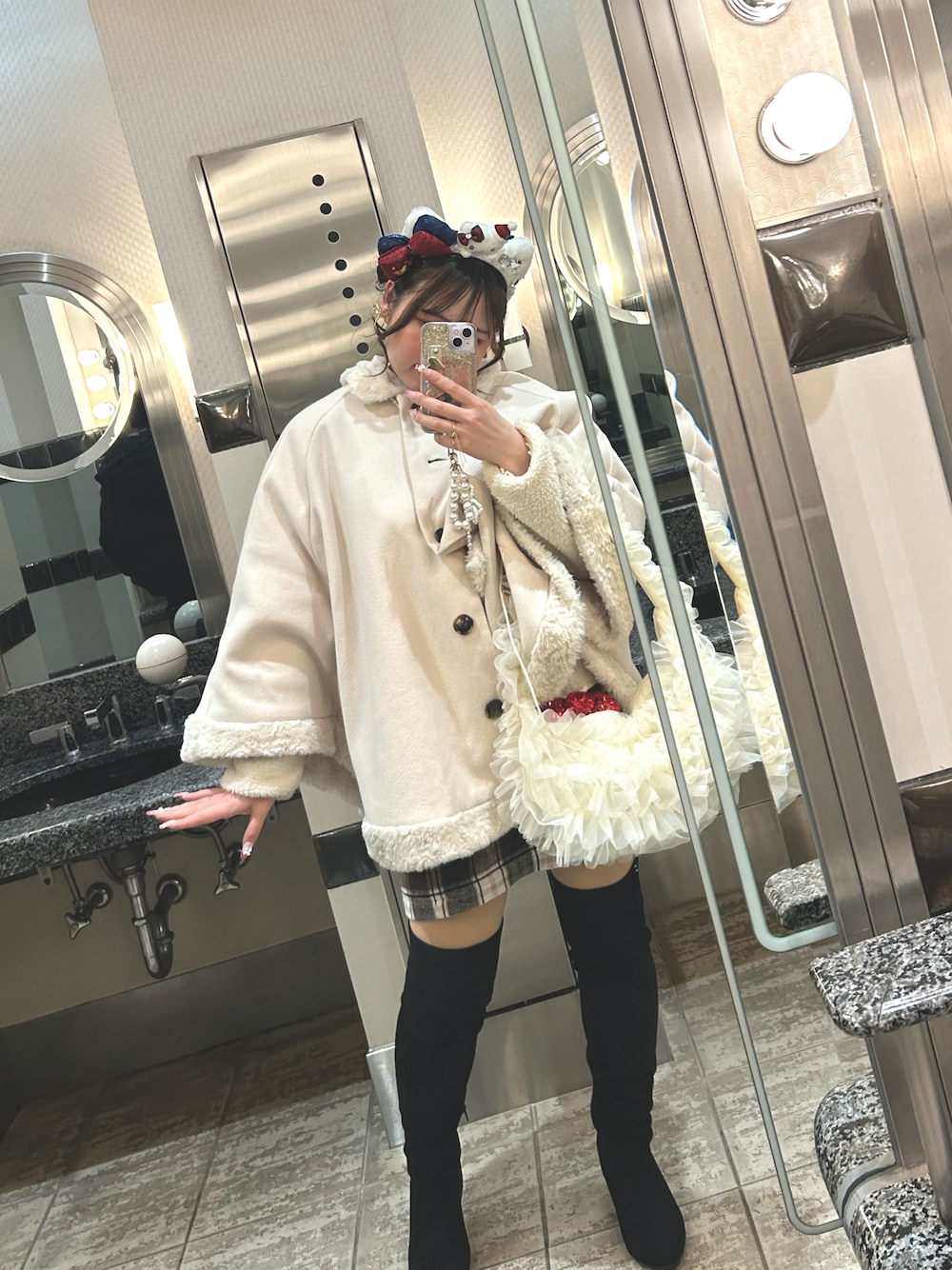 「ユニバ、ユニバーサルスタジオジャパン、キティーちゃん、春コーデ、ユニバコーデ、かわいい、ガーリー、ガーリーコーデ」｜「jouetieのチュールショルダーバッグ（ショルダーバッグ、ホワイト系）」を使った、にじちゃんさん（レディース・158cm）の春コーディネートの1枚目の写真