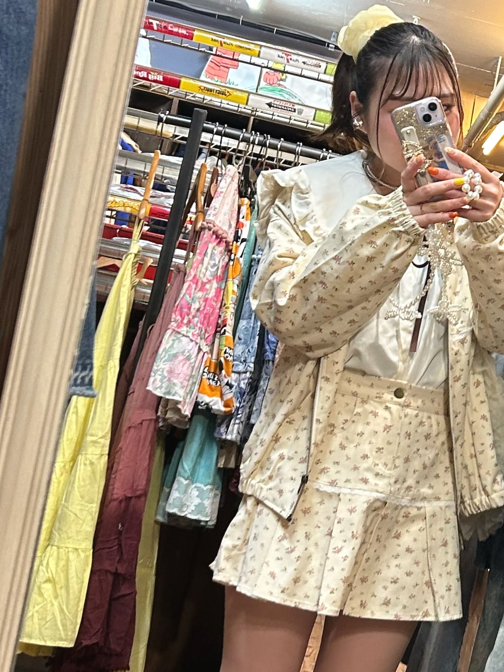 「春めき満開コーデ、春色、花見、花見コーデ、花見スタイル、おでかけ、ガーリー、アプレジュール、apresjour、かわいい、セットアップ」｜「apres jourの【選べる２本の紐付き】アソートリボンBIG襟ブラウス【ZOZOTOWN限定アイテム】（シャツ/ブラウス、ホワイト系）」を使った、にじちゃんさん（レディース・158cm）の春コーディネートの1枚目の写真