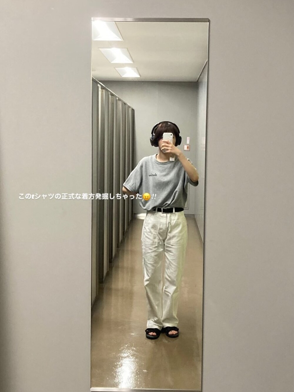 「AMERICANAのアイテム（Tシャツ/カットソー、グレー系）」を使った、unaさん（レディース・162cm）の秋コーディネートの1枚目の写真