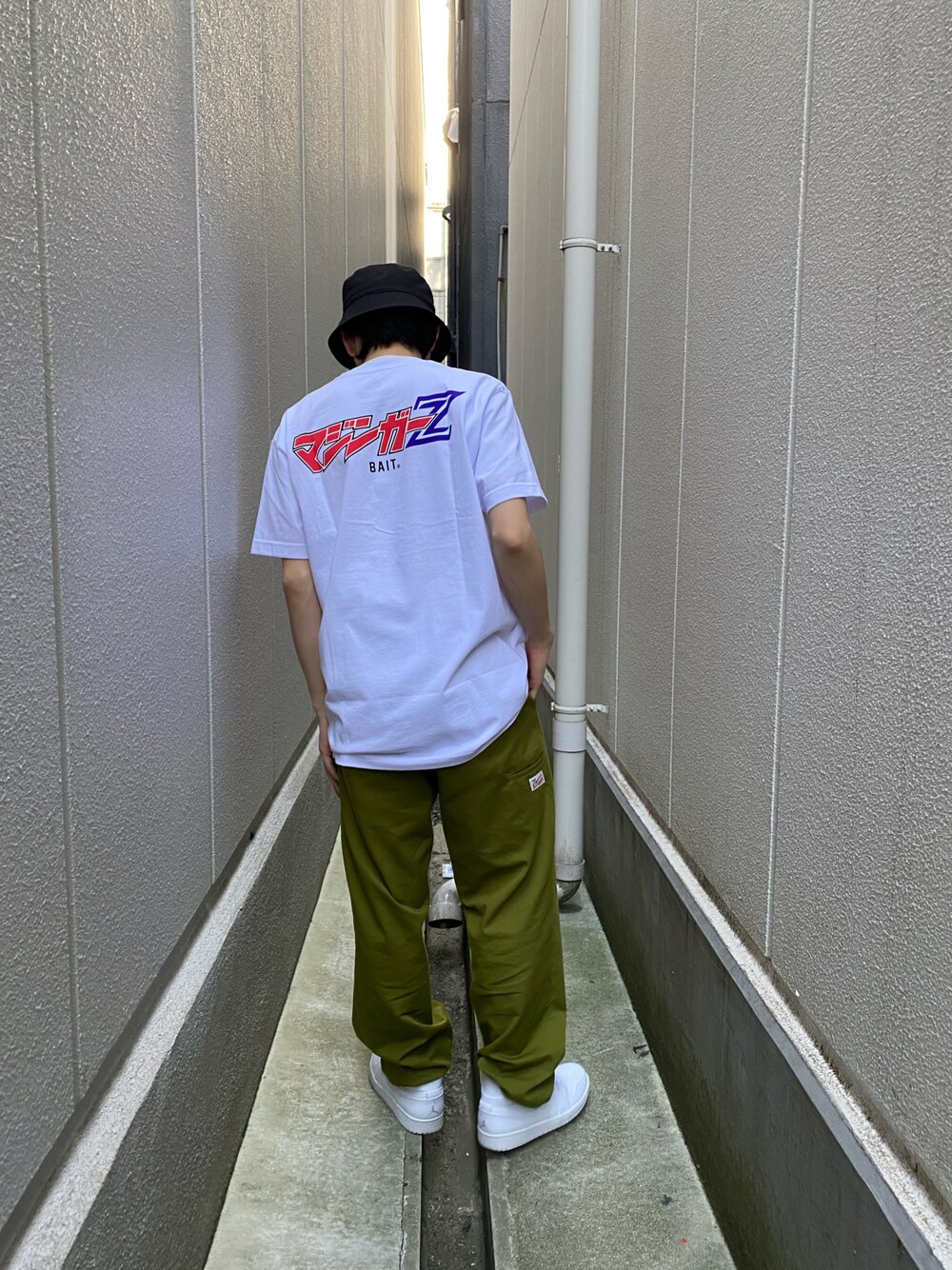 「BAIT、ベイト、マジンガーZ、Mazinger Z、おしゃれさんと繋がりたい、カジュアル、アニメ、古着」｜「BAITの【2201_MGZ】BAIT × MAZINGER ROBOT TEE 224-MZG-TEE-002（Tシャツ/カットソー、ホワイト系）」を使った、SHUN HOSOKAWAさん（メンズ・165cm）の冬コーディネートの1枚目の写真
