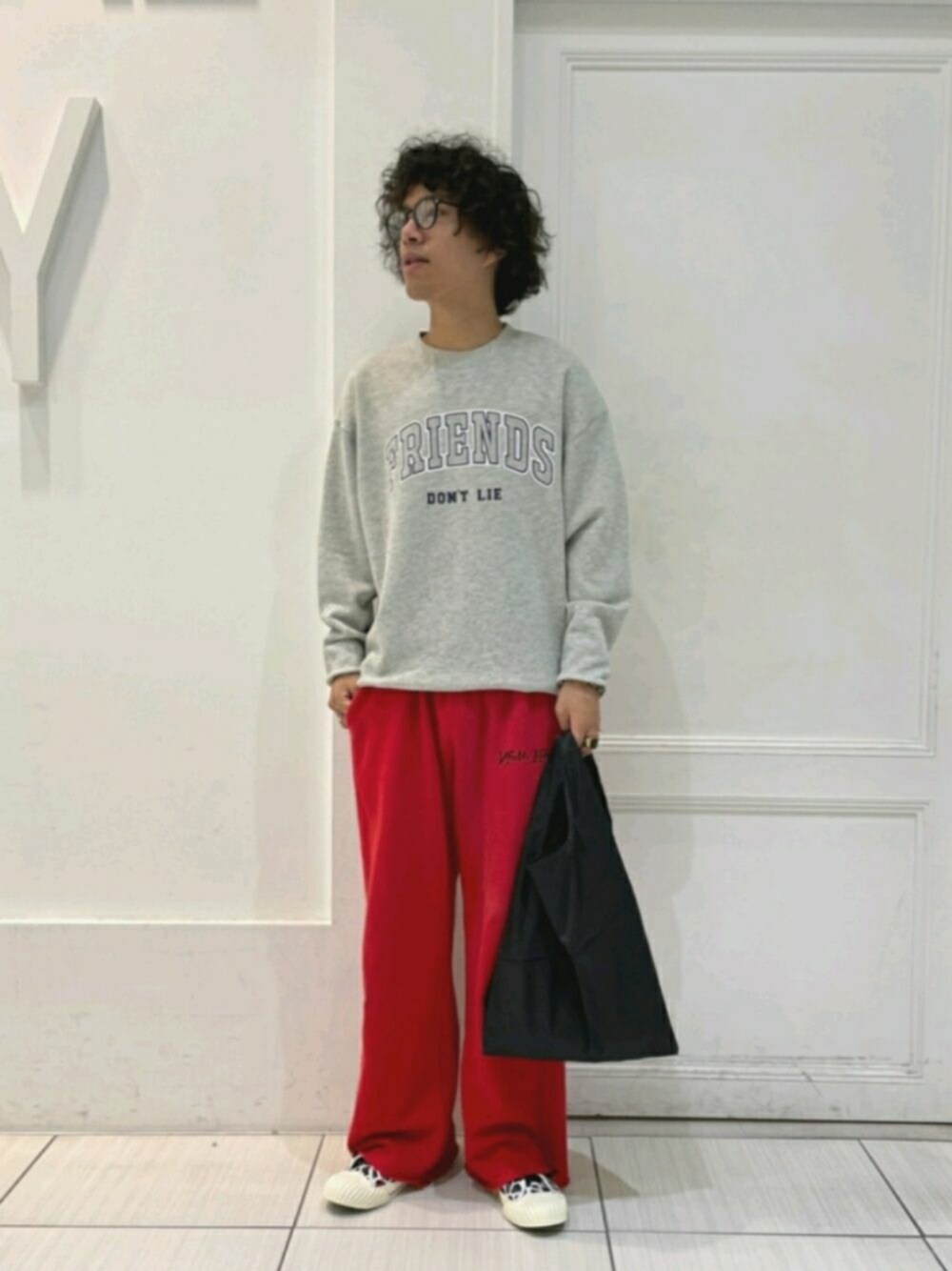 「スウェット、スウェットパンツ、80年代、ストリート、BCSTOCK、B.C STOCK」｜「B.C STOCKの【STRANGER THINGS / ストレンジャーシングス】 コラボ SWEAT（スウェット、グレー系）」を使った、jjjonojjjさん（メンズ・170cm）の秋コーディネートの1枚目の写真