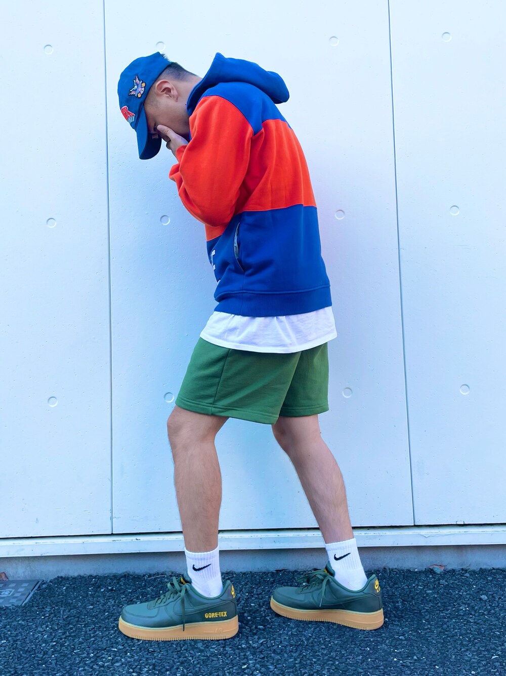 「カジュアルコーデ、おしゃれさんと繋がりたい、秋、ストリートMIX、リラックススタイル、秋コーデ、パーカー、AIME LEON DORE、supreme、NEW ERA」｜「Supreme のアイテム（パーカー、その他）」を使った、ともさん（メンズ・168cm）の秋コーディネートの1枚目の写真