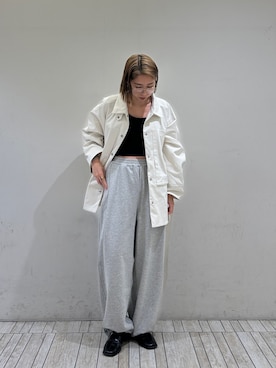 「KBF（ケイビーエフ）のドロストルーズスウェットパンツ（その他パンツ、グレー系）」を使った、chihiroさん（レディース・158cm）の春コーディネート