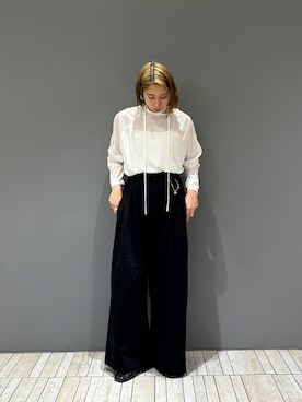 「KBF（ケイビーエフ）のタックデザインツイルパンツ（その他パンツ、ブラック系）」を使った、chihiroさん（レディース・158cm）の春コーディネート