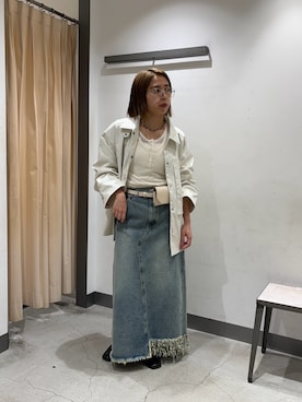 「KBF（ケイビーエフ）のアシメフリンジデニムスカート（スカート、ブルー系）」を使った、chihiroさん（レディース・158cm）の春コーディネート