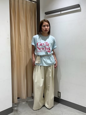 「KBF（ケイビーエフ）のタックデザインツイルパンツ（その他パンツ、ホワイト系）」を使った、chihiroさん（レディース・158cm）の春コーディネート