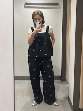 「KBF（ケイビーエフ）のエンブロイダリーギャザービスチェ（シャツ/ブラウス、ブラック系）」を使った、chihiroさん（レディース・158cm）の夏コーディネート