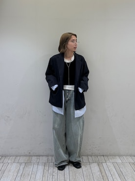 「KBF（ケイビーエフ）の『3サイズ展開』タックボタンアップデニム（デニムパンツ、ブルー系）」を使った、chihiroさん（レディース・158cm）の春コーディネート