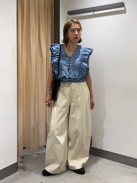 「KBF（ケイビーエフ）のコクーンWIDEパンツ（その他パンツ、ホワイト系）」を使った、chihiroさん（レディース・158cm）の夏コーディネート