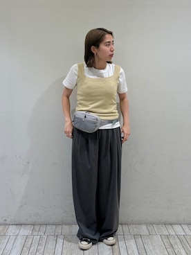 「KBF（ケイビーエフ）のメッシュポケットリップストップサコッシュ（ボディバッグ/ウエストポーチ、グレー系）」を使った、chihiroさん（レディース・158cm）の春コーディネート
