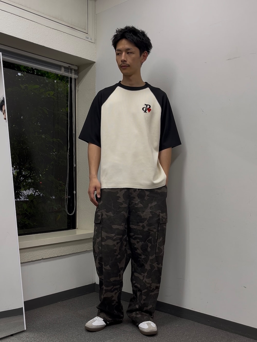 「CIAOPANICのワンポイント刺繍ラグランサーマル半袖Tシャツ（Tシャツ/カットソー、ブラック系）」を使った、Shota Matsuokaさん（メンズ・180cm）の夏コーディネートの1枚目の写真