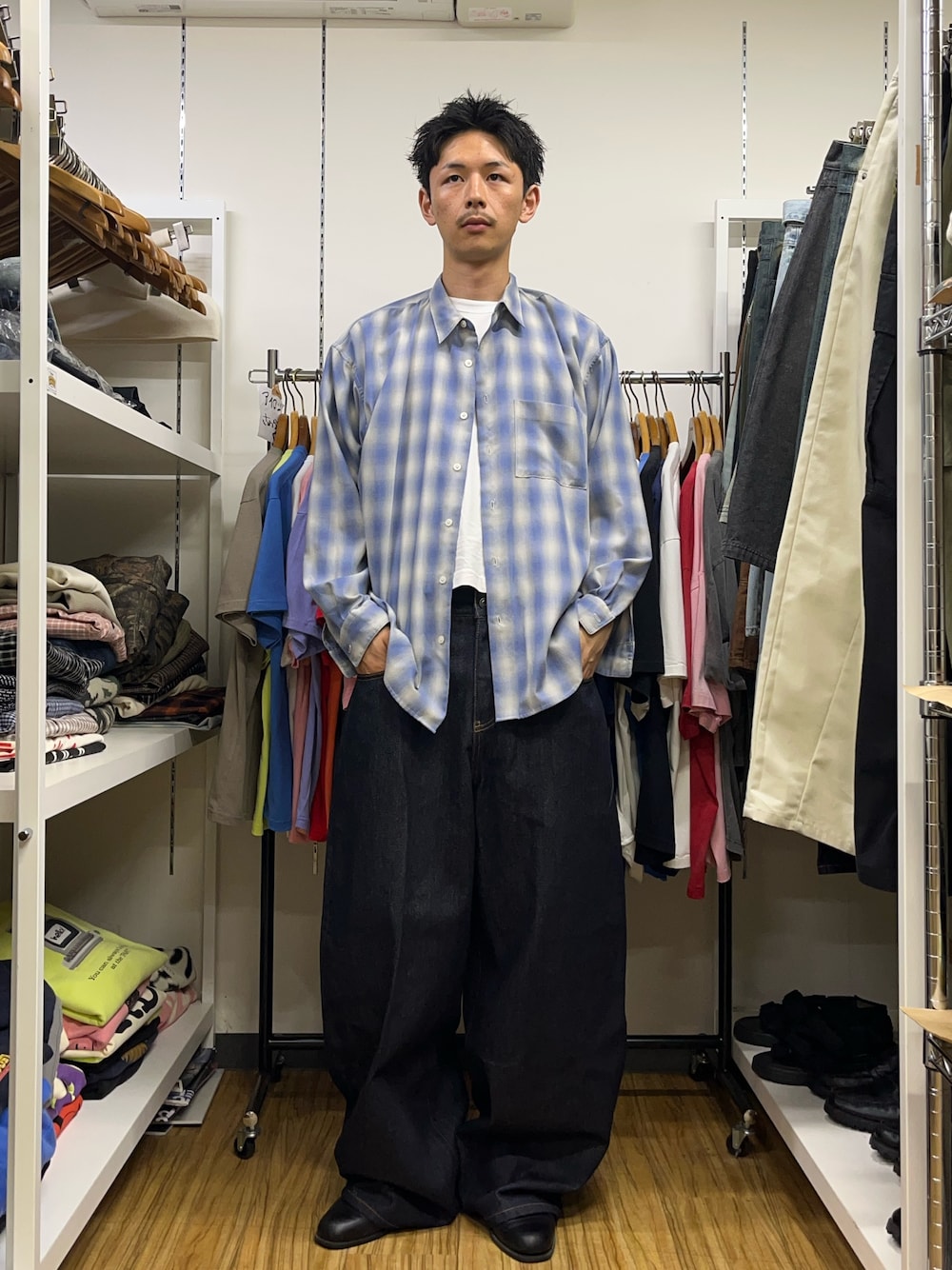 「CIAOPANICのオンブレチェックシャツ（シャツ/ブラウス、ブルー系）」を使った、Shota Matsuokaさん（メンズ・180cm）の春コーディネートの1枚目の写真