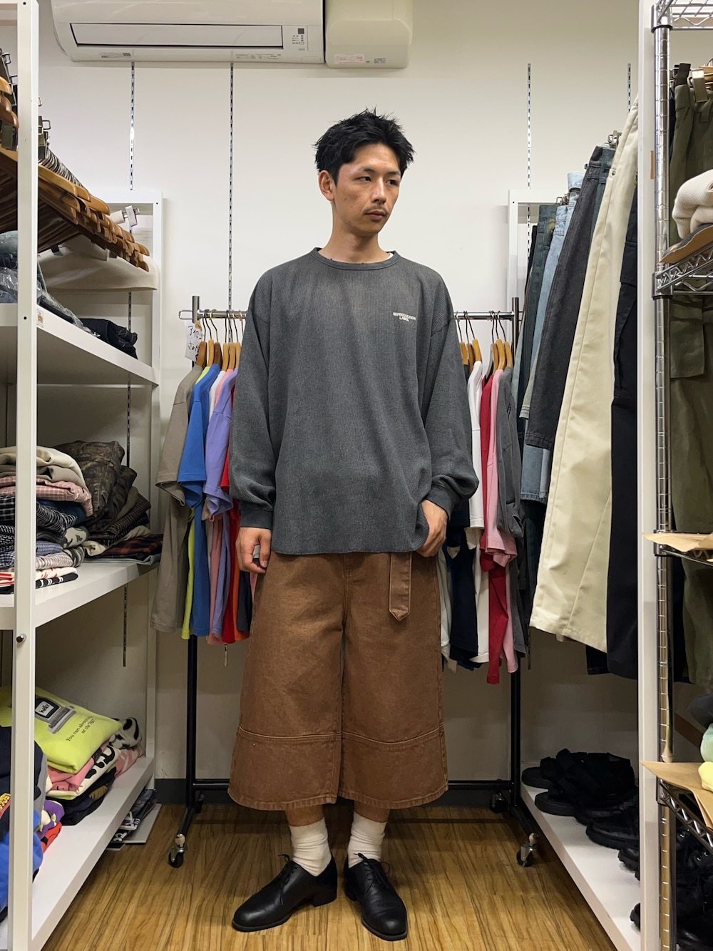 「RePRODUCTION LABELの【RePRODUCTION LABEL / リプロダクションレーベル】ラウンドカットサーマルロンT（Tシャツ/カットソー、グレー系）」を使った、Shota Matsuokaさん（メンズ・180cm）の春コーディネートの1枚目の写真