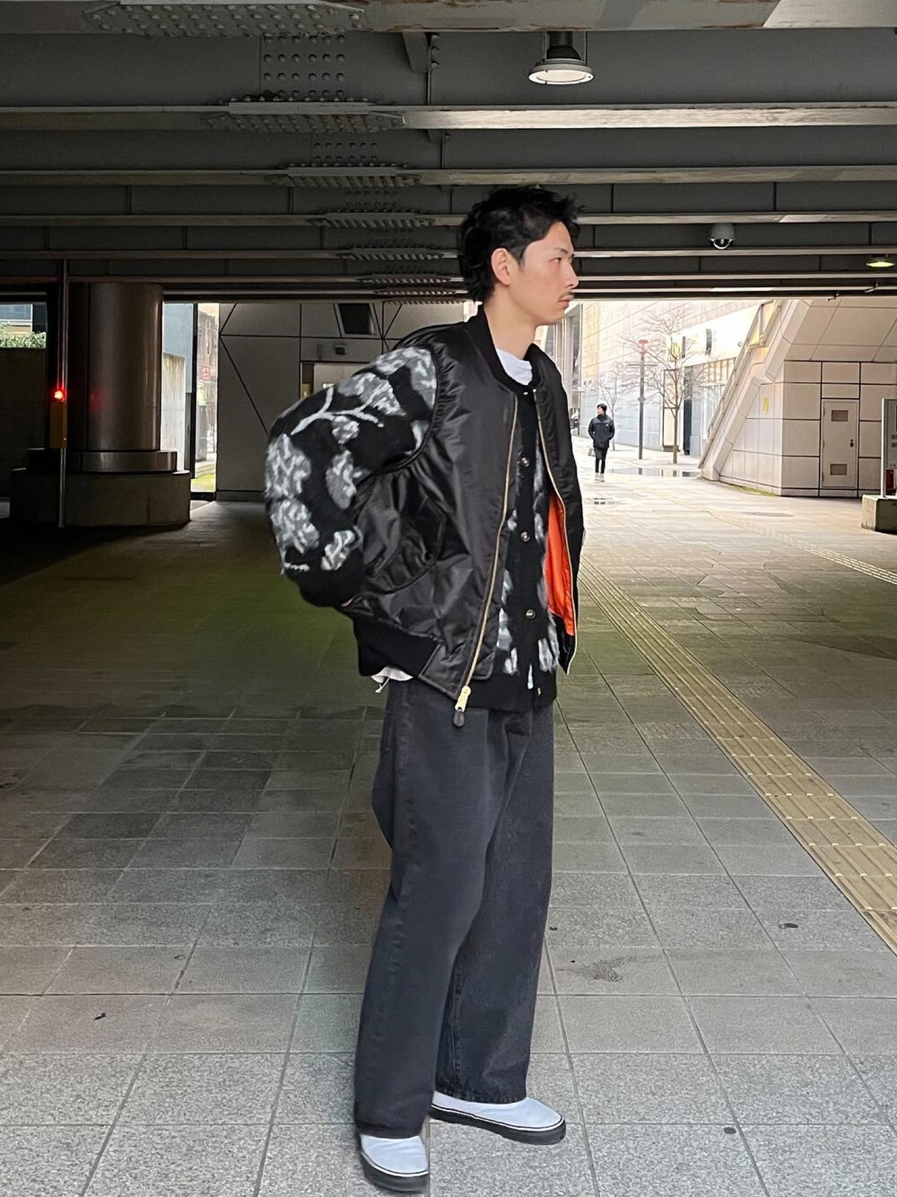 「休日スタイル、大人コーデ、おしゃれさんと繋がりたい」｜「CIAOPANICのフラワージャガード起毛ニットカーディガン（カーディガン/ボレロ、ブラック系）」を使った、Shota Matsuokaさん（メンズ・180cm）の冬コーディネートの1枚目の写真