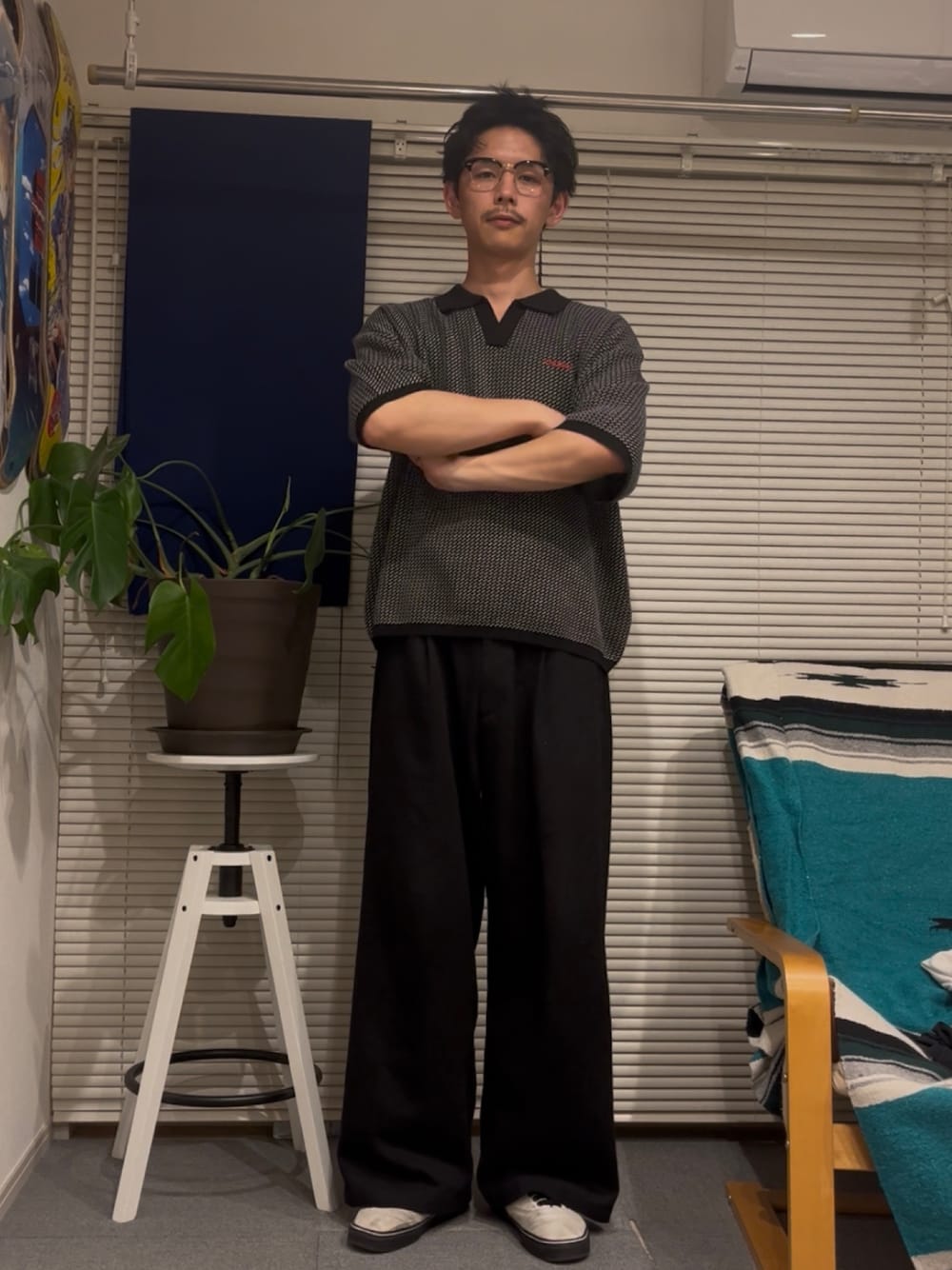 「CIAOPANICのバーズアイサマーニットポロシャツ（シャツ/ブラウス、ブラック系）」を使った、Shota Matsuokaさん（メンズ・180cm）の春コーディネートの1枚目の写真