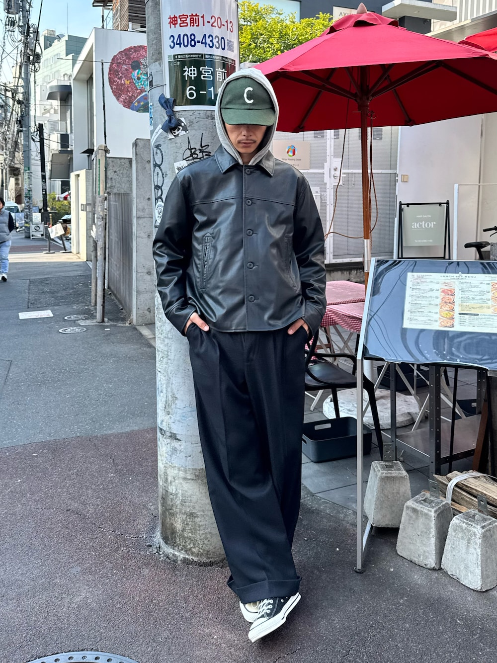 「CIAOPANICのウールライクロゴキャップ（キャップ、レッド系）」を使った、Shota Matsuokaさん（メンズ・180cm）の冬コーディネートの1枚目の写真