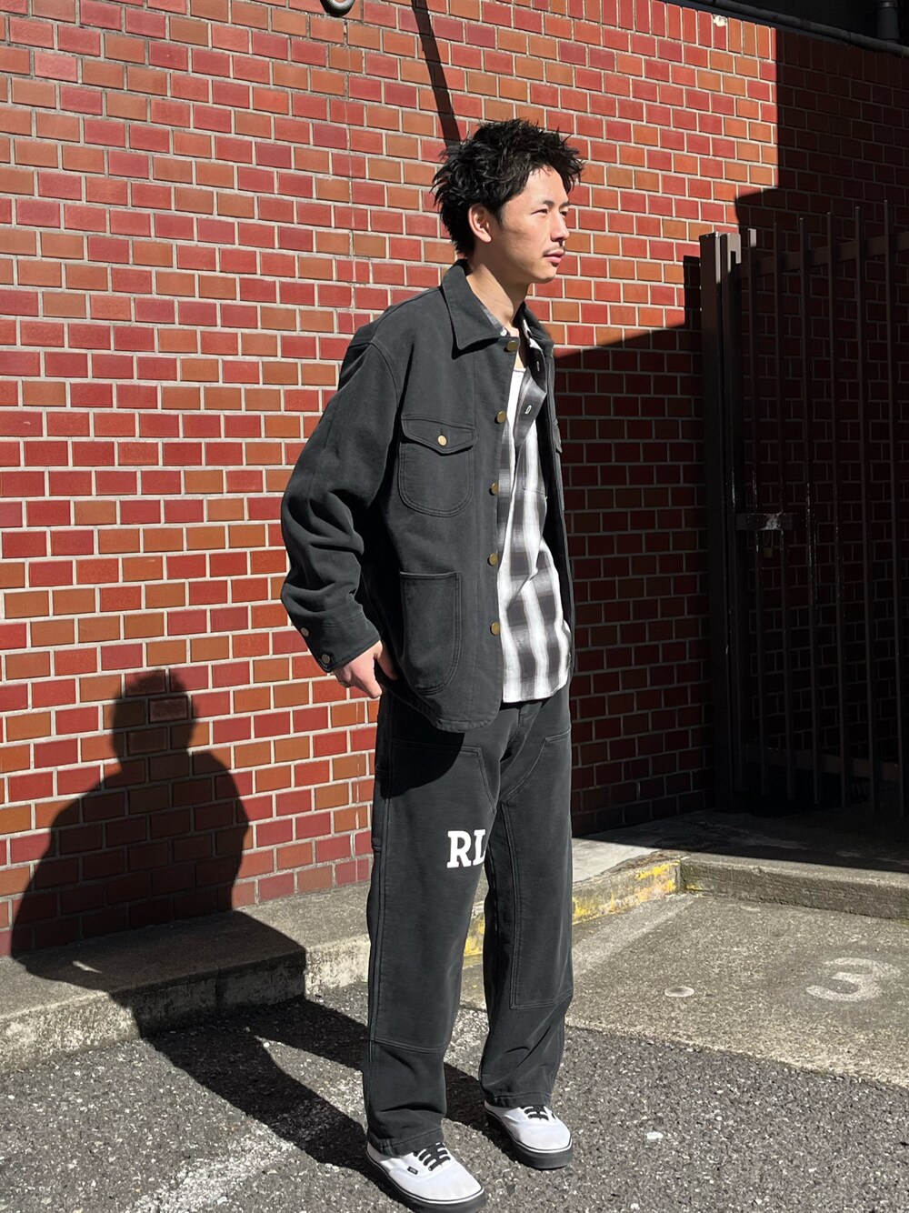 「CIAOPANICの【2/16(金)12:00～販売開始】【2024SS】【RePRODUCTION LABEL / リプロダクションレーベル】バックプリントスウェットカバーオール（カバーオール、グリーン系）」を使った、Shota Matsuokaさん（メンズ・180cm）の冬コーディネートの1枚目の写真