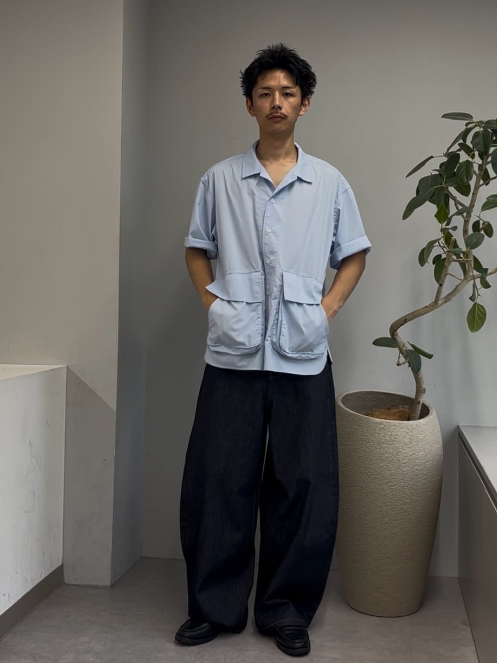 「CIAOPANICのBIGポケットショートスリーブシャツ（シャツ/ブラウス、ブルー系）」を使った、Shota Matsuokaさん（メンズ・180cm）の夏コーディネートの1枚目の写真