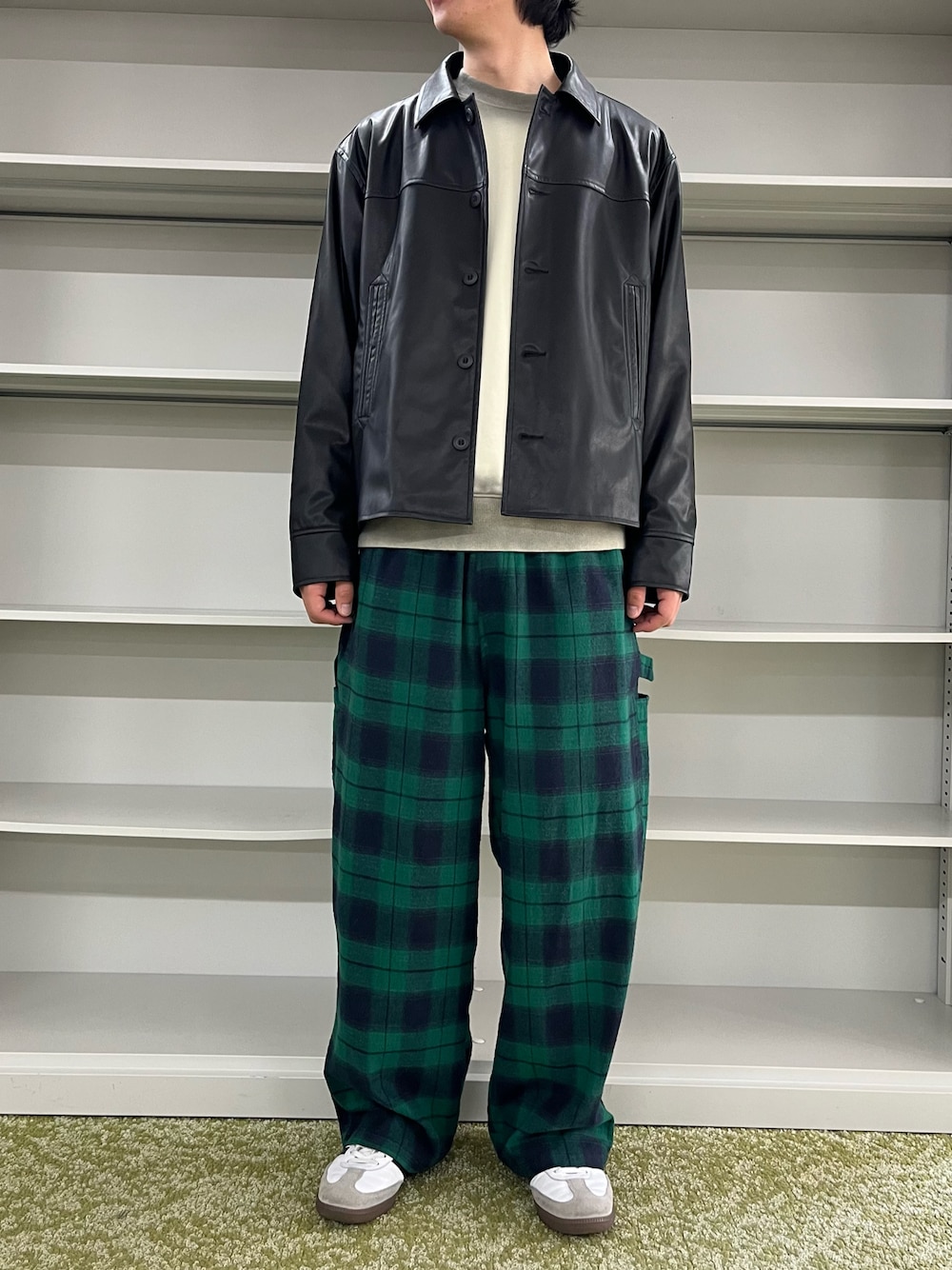 「CIAOPANICのスプレープリントスウェット（スウェット、ホワイト系）」を使った、Shota Matsuokaさん（メンズ・180cm）の冬コーディネートの1枚目の写真