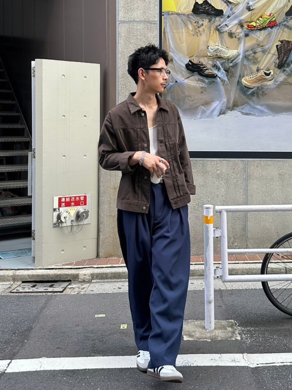 「アツいコーデ全部見せ」｜「CONES BOSSの【2024AW】【CONESBOSS/コーンズボス】デニムジャケット（デニムジャケット、ブラウン系）」を使った、Shota Matsuokaさん（メンズ・180cm）の夏コーディネートの1枚目の写真