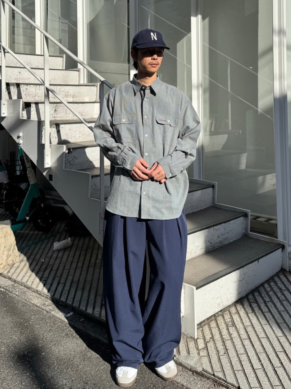 「CIAOPANICのウールライクロゴキャップ（キャップ、レッド系）」を使った、Shota Matsuokaさん（メンズ・180cm）の冬コーディネートの1枚目の写真