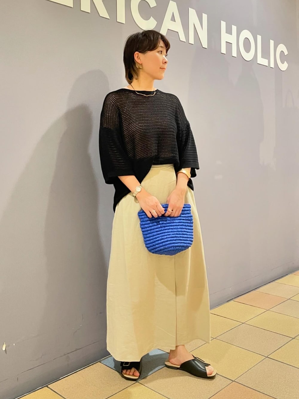「メッシュニット、メッシュトップス、透かし編みニット、リネンスカート、リネン、夏スカート、初夏コーデ、モードカジュアル、大人カジュアルコーデ、アメリカンホリック、AMERICAN HOLIC、サンダルコーデ」｜「AMERICAN HOLICのバックルサンダル（サンダル、ブラック系）」を使った、ah.susuyuさん（骨格ストレート・レディース・158cm）の春コーディネートの1枚目の写真