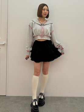 「jouetie（ジュエティ）のスタッズコンパクトジップスウェットフーディ/パーカー【セットアップ対応】（パーカー、グレー系）」を使った、RINOさん（レディース・156cm）の春コーディネート