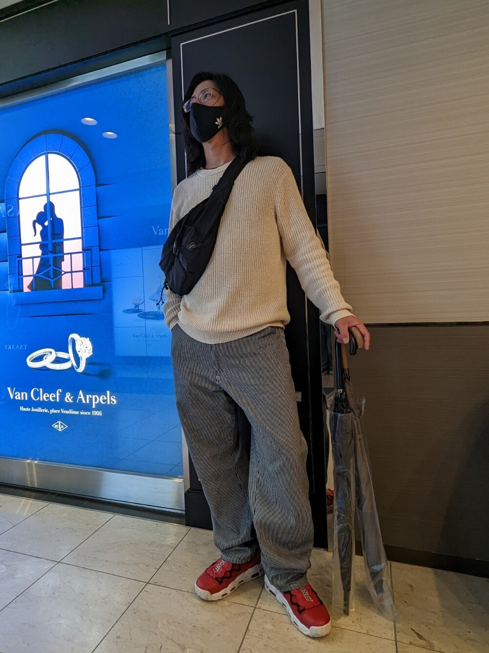 「大人カジュアル、ワイドパンツ、お洒落さんとつながりたい、スニーカー、いいね、save、フォローお願いします🤑」｜「NIKEのNIKE ナイキ AIR MORE MONEY エアモアマネー AJ2998-600（スニーカー、レッド系）」を使った、ikkyu255さん（メンズ・182cm）の春コーディネートの1枚目の写真