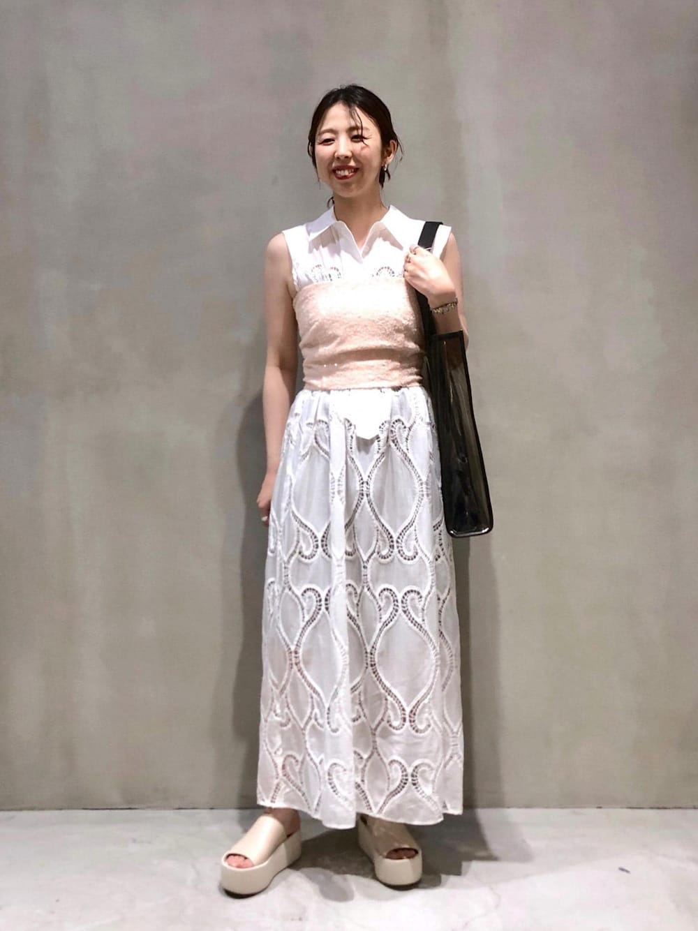 「PALOMA BARCELO、パロマバルセロ、BLOSSOM、ブロッサム、別注、24SS夏の新作、ADAM ET ROPÉ、FEMME、骨格ウェーブ、イエベ、きれいめカジュアル、大人カジュアル、フェミニン、夏、夏コーデ」｜「blossomの【BLOSSOM for ADAM ET ROPE'】別注スパンコールビスチェ（チューブトップ、ピンク系）」を使った、SHOKOさん（レディース・159cm）の夏コーディネートの1枚目の写真