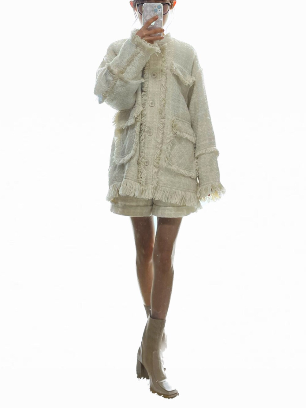 「#春コーデ、オトナカジュアル、オトナカワイイ、ダテメガネ、ootd、ホワイトコーデ」｜「SLYのSPRING TWEED FRINGE JK クラッシュ ツイード ジャケット ノーカラー セットアップ可能（ノーカラージャケット、ホワイト系）」を使った、hinaさん（レディース・159cm）の春コーディネートの1枚目の写真